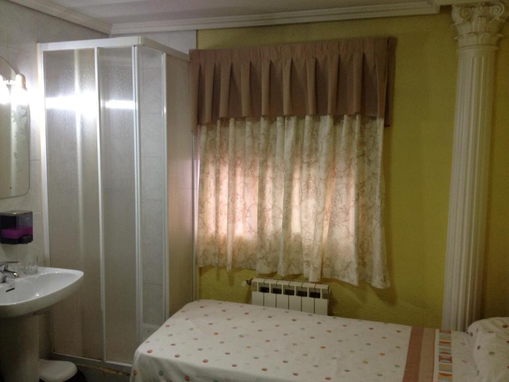 Hostal Jacinto Alcala de Henares Ngoại thất bức ảnh