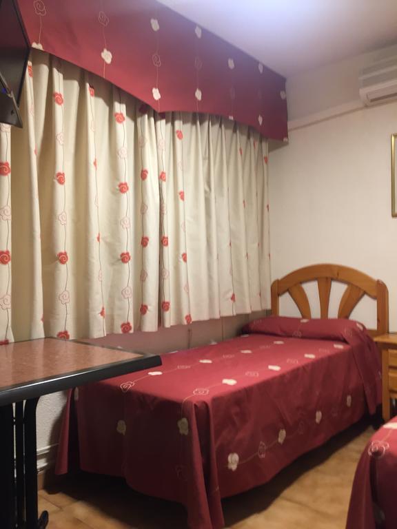Hostal Jacinto Alcala de Henares Ngoại thất bức ảnh