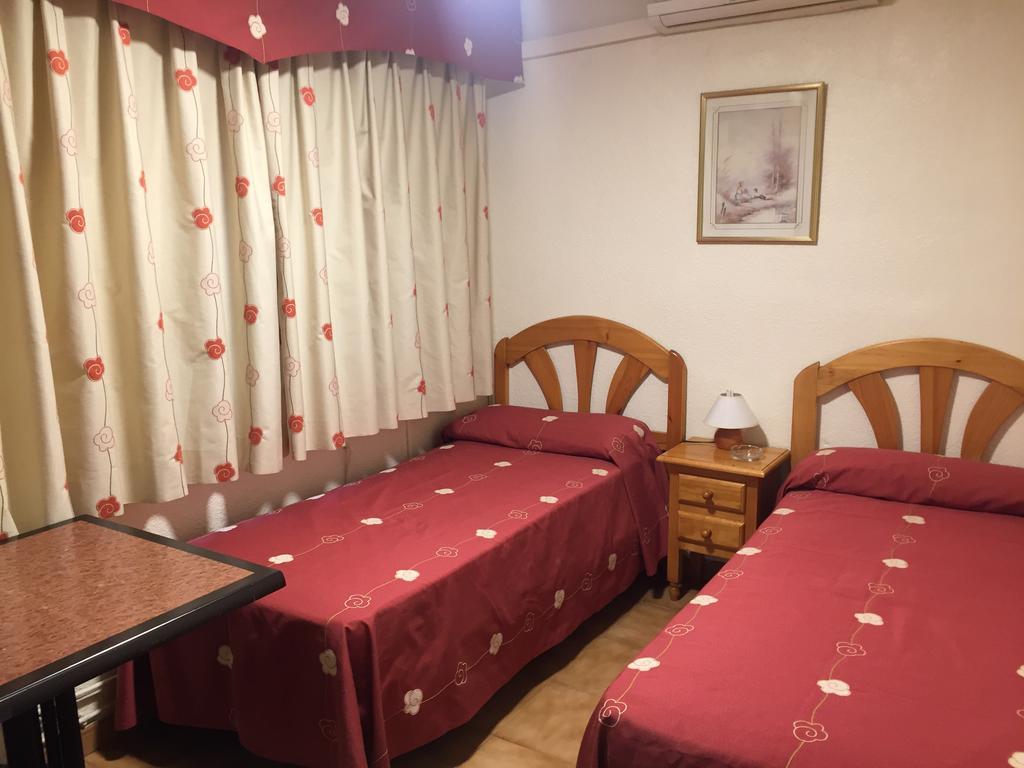 Hostal Jacinto Alcala de Henares Ngoại thất bức ảnh
