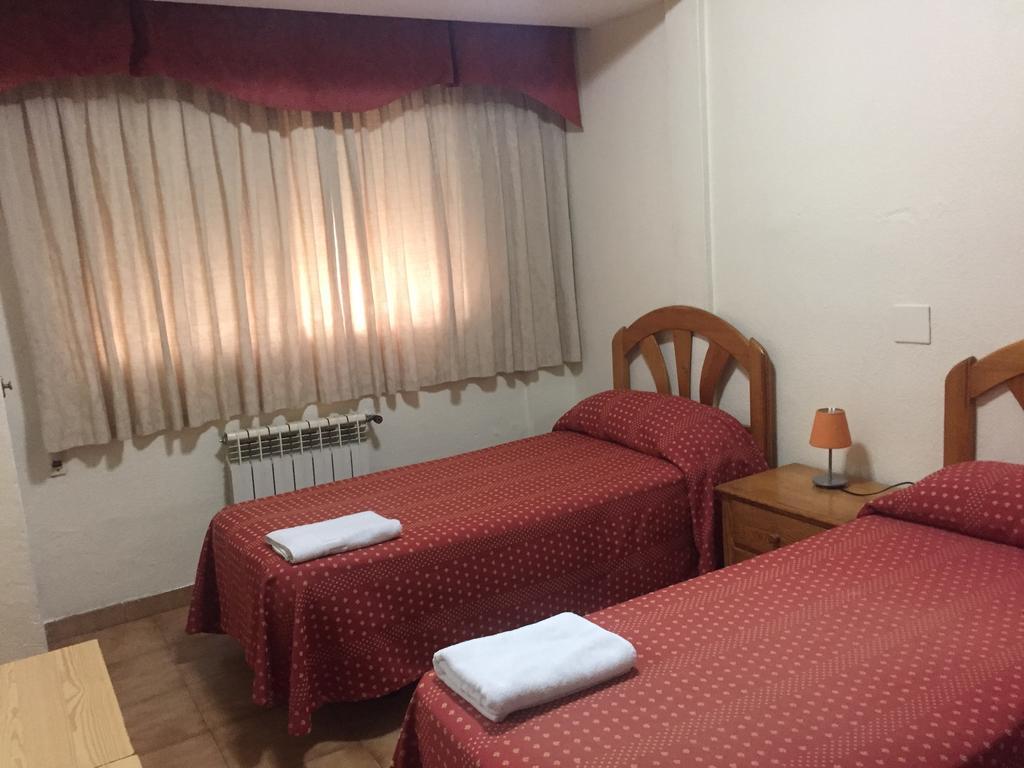 Hostal Jacinto Alcala de Henares Ngoại thất bức ảnh
