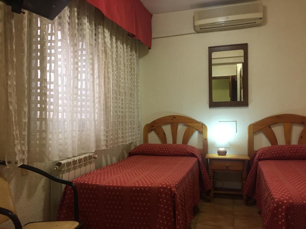 Hostal Jacinto Alcala de Henares Ngoại thất bức ảnh
