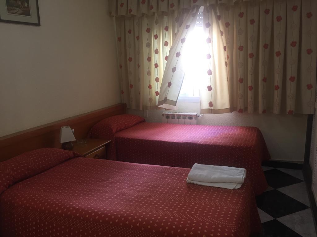 Hostal Jacinto Alcala de Henares Ngoại thất bức ảnh