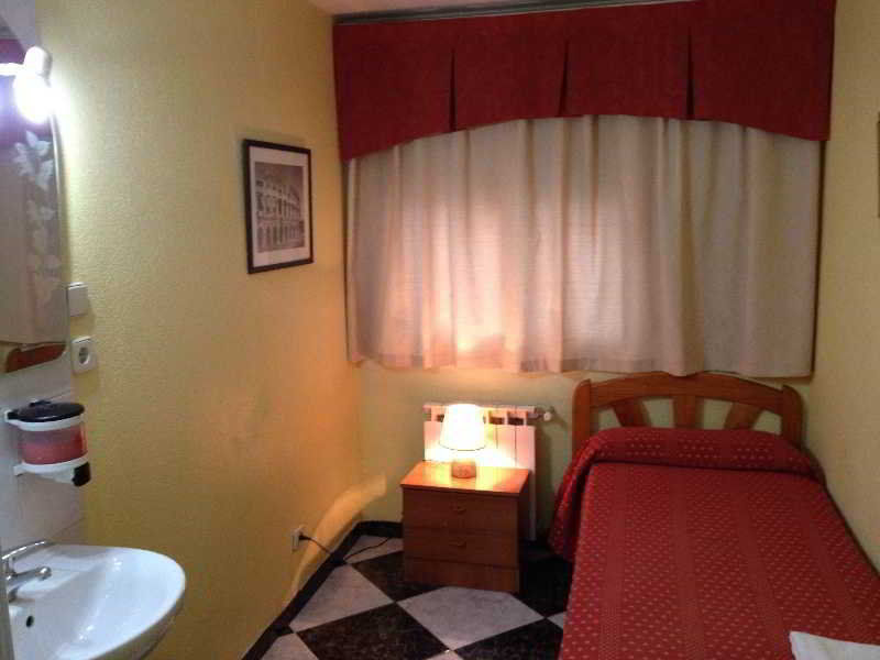 Hostal Jacinto Alcala de Henares Ngoại thất bức ảnh