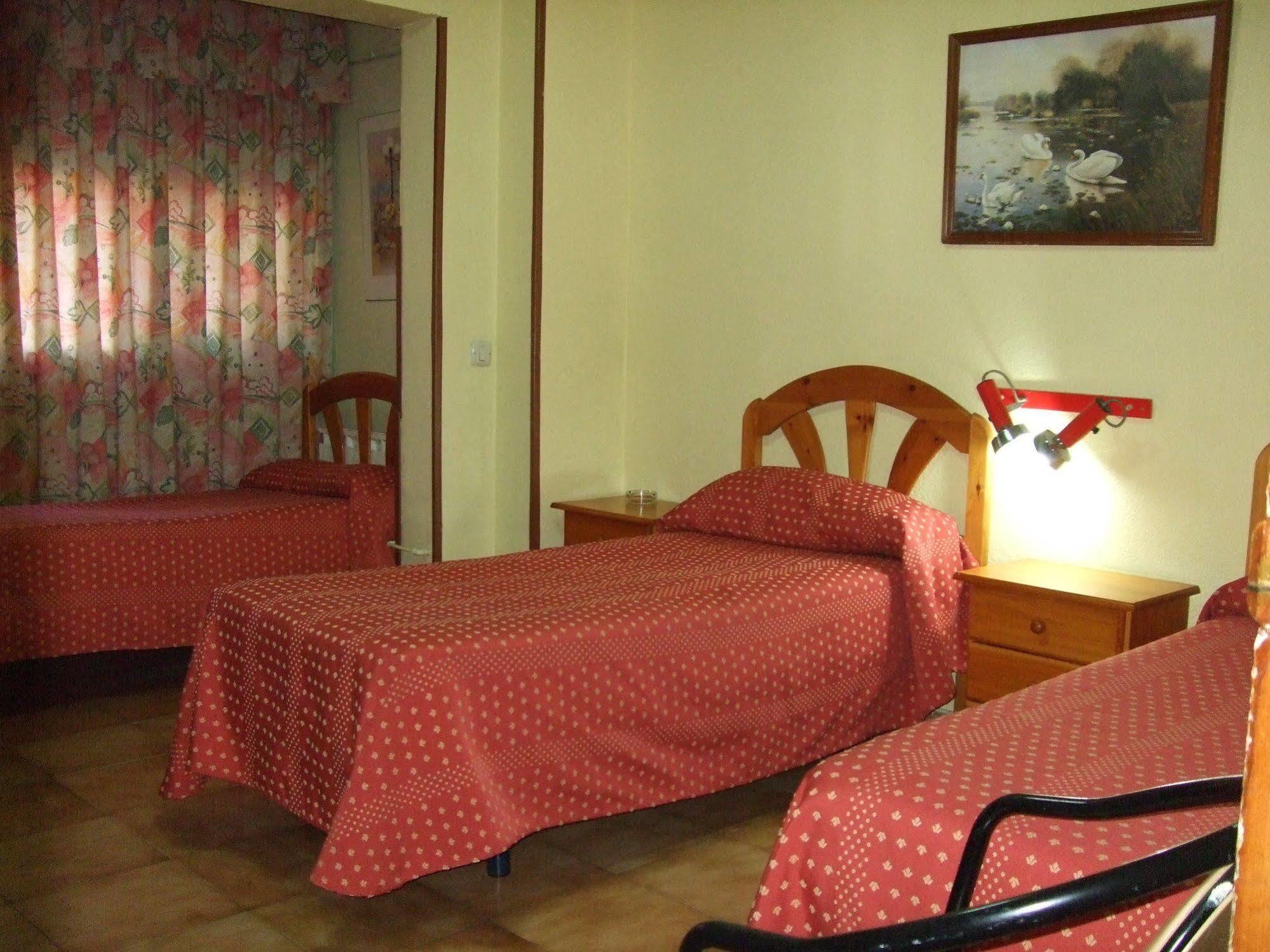 Hostal Jacinto Alcala de Henares Ngoại thất bức ảnh