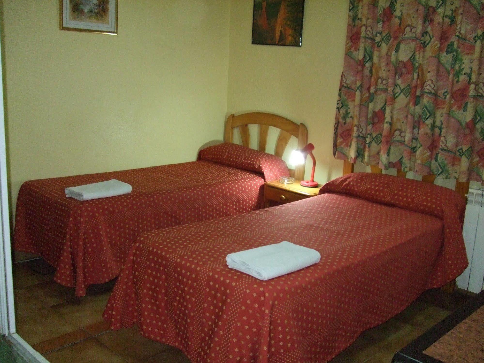 Hostal Jacinto Alcala de Henares Ngoại thất bức ảnh