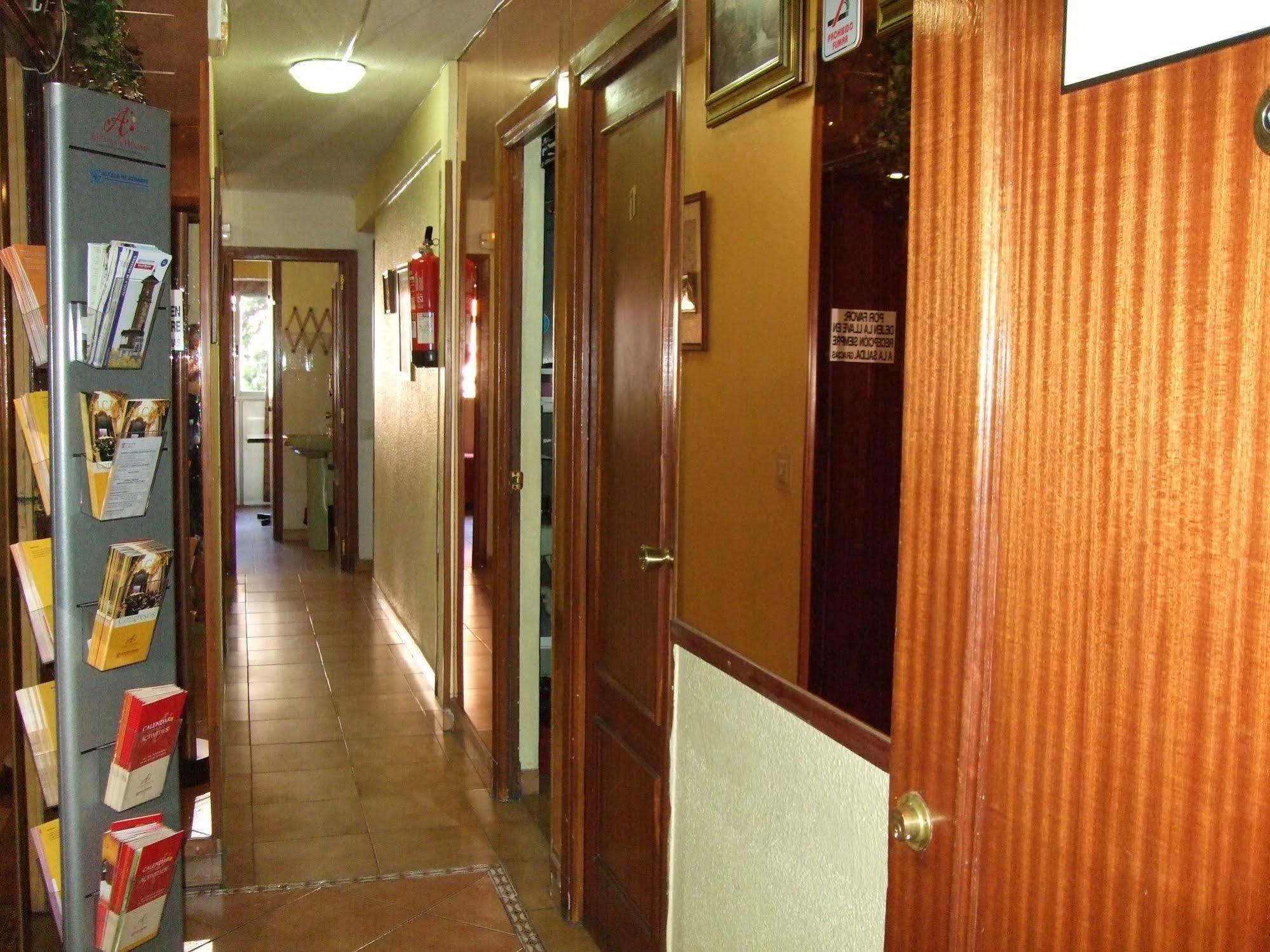 Hostal Jacinto Alcala de Henares Ngoại thất bức ảnh